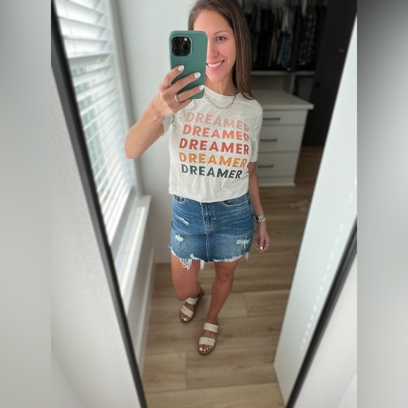 Dreamer Graphic Tee - Picture 4 of 4